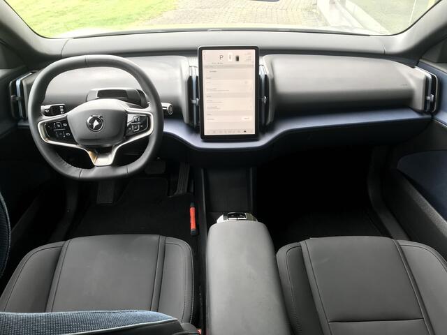 Volvo EX30 Single Motor Extended Range Core 69 kWh | Rijklaar incl 12 mnd Bovag | SoH 96% Warmtepomp Climate Pack Camera