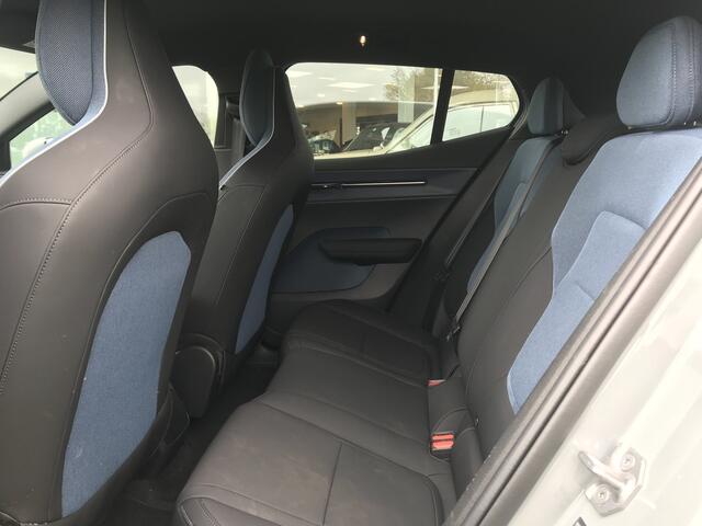 Volvo EX30 Single Motor Extended Range Core 69 kWh | Rijklaar incl 12 mnd Bovag | SoH 96% Warmtepomp Climate Pack Camera