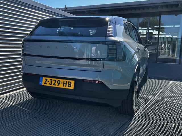 Volvo EX30 Single Motor Extended Range Plus 69 kWh Harman Kardon Premium Audio, Parkeerverwarming, Verwarmde stoelen + stuurwiel, Zwart dak, Parkeer camera, 1e eigenaar