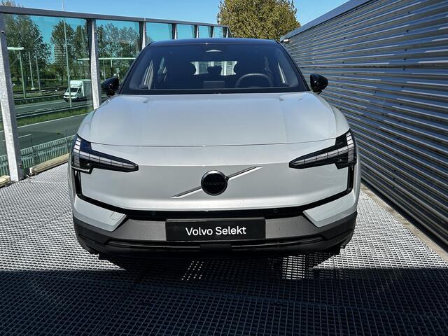 Volvo EX30 Single Motor Extended Range Plus 69 kWh Harman Kardon Premium Audio, Parkeerverwarming, Verwarmde stoelen + stuurwiel, Zwart dak, Parkeer camera, 1e eigenaar