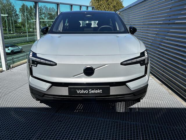 Volvo EX30 Single Motor Extended Range Plus 69 kWh Harman Kardon Premium Audio, Parkeerverwarming, Verwarmde stoelen + stuurwiel, Zwart dak, Parkeer camera, 1e eigenaar