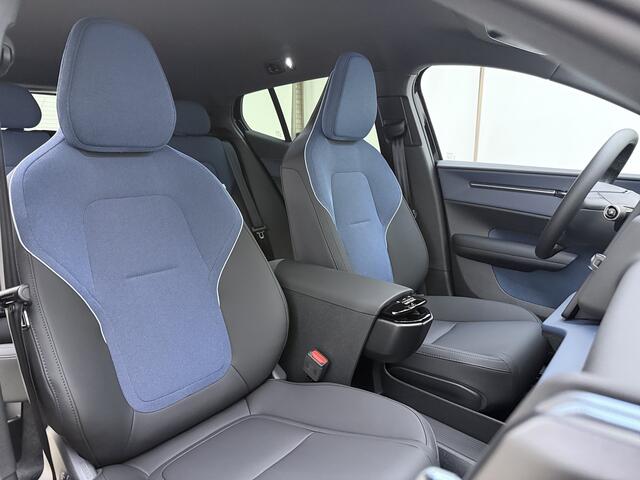Volvo EX30 Extended Range Plus Europa / Elektr. Stoelen / Getint Glas / Stoel + Stuurw. Verwarming / ACC / BLIS / Harman&Kardon Audio / Elektr. Achterklep / PDC + Camera /