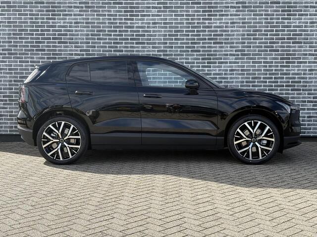 Volvo EX30 Single Motor Extended Range Ultra Black Edition Europa | Trekhaak | Stoel en Stuurverwarming | 20" Y Spaaks | 360° Camera | Harman & Kardon | Panoramadak | 22 kW Lader |