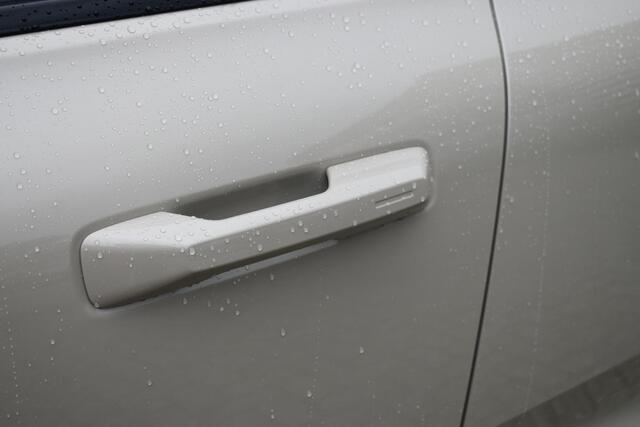 Volvo EX30 Single Motor Extended Range Plus Europa 69 kWh | Harman Kardon Soundbar | Adaptieve Cruise Control | Google Navigatie | Elektrische voorstoelen met Memory | Climate Pack | Parkeersensoren voor en achter | Parkeercamera achter |