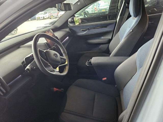 Volvo EX30 Single Motor Extended Range Plus 69 kWh | Climate Pack | Stoel en Stuurverwarming | Keyless Entry | Zwart Dak | Adaptieve Cruise Control | Blis |