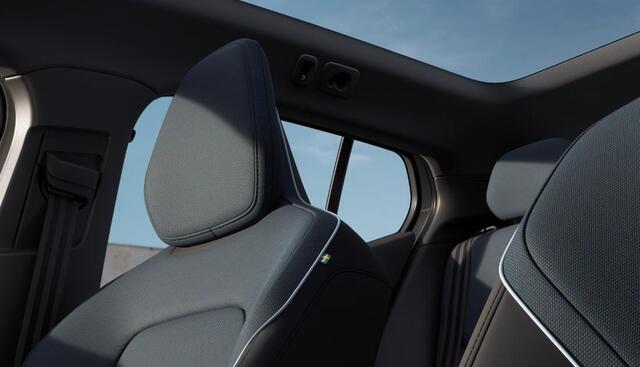 Volvo EX30 Cross Country P5 Long Range Ultra Europa 69 kWh | Harman/Kardon | Adaptive Cruise | BLIS | Getint Glas | Stoel & Stuurverwarming | 463 KM actieradius |