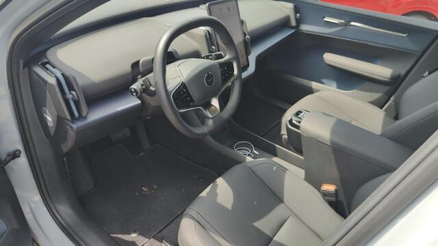 Volvo EX30 TWIN MOTOR PERFORMANCE ULTRA 69 KWH I STOEL- EN STUURVERWARMING I 428PK I ADAPTIVE CRUISE CONTROL I P-CAMERA I APPLE CARPLAY