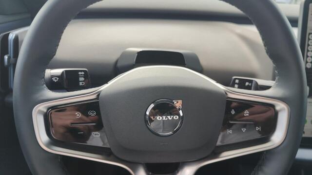 Volvo EX30 TWIN MOTOR PERFORMANCE ULTRA 69 KWH I STOEL- EN STUURVERWARMING I 428PK I ADAPTIVE CRUISE CONTROL I P-CAMERA I APPLE CARPLAY