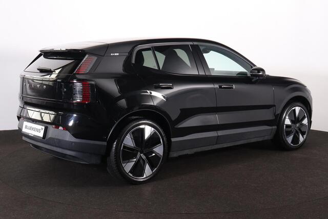 Volvo EX30 Extended Range Ultra 69 kWh - Panoramadak - Adaptive Cruise Control - Harman/Kardon audio - Verwarmde voorstoelen & stuur - Parkeersensoren voor & achter - Extra getint glas - 20' LMV