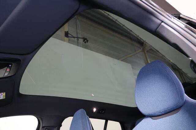 Volvo EX30 Extended Range Ultra 69 kWh - Panoramadak - Adaptive Cruise Control - Harman/Kardon audio - Verwarmde voorstoelen & stuur - Parkeersensoren voor & achter - Extra getint glas - 20' LMV