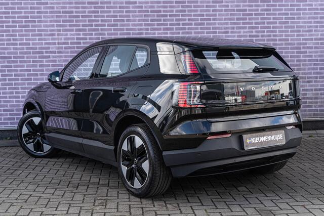 Volvo EX30 P3 Plus Europa 51 kWh | Stoel-/Stuurverwarming | Sfeerverlichting | Draadloos Opladen Telefoon | Camera | Elektisch bedienbare stoelen | Park Assist | DAB | LED Koplampen |
