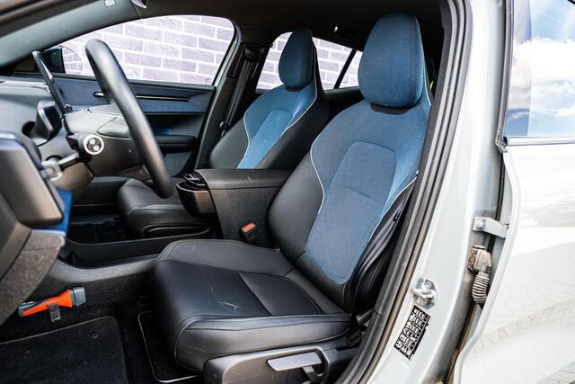 Volvo EX30 Single Motor Extended Range Plus 69 kWh | Trekhaak | Stoel & Stuurverwarming | Digital Key | Harman/Kardon | Parkeercamera | Dodehoek Detectie | Adaptive Cruise Control |