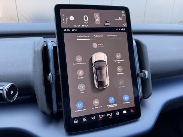 Volvo EX30 Single Motor Plus 51 kWh park assist/ key less/ zwart dak/ intellisafe/ google maps