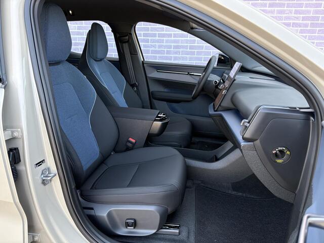 Volvo EX30 P3 Plus Europa 51 kWh | Adaptive Cruise | BLIS | Parkeercamera | Harman/Kardon | Elektrisch verstelbare stoelen | Stuur en Stoelverwarming | DAB |
