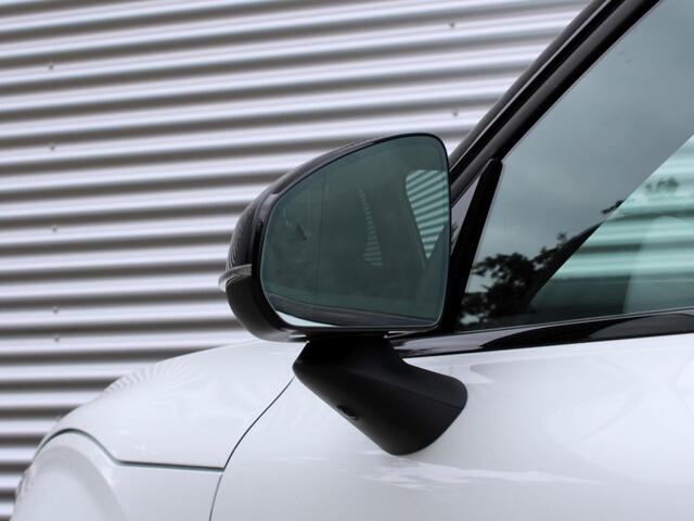 Volvo EX30 Cross Country P5 Long Range Ultra Automaat / Panoramadak / Privacy Glass / Donker interieur / 360* camera / Google Maps