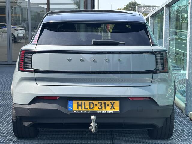 Volvo EX30 Single Motor Extended Range Ultra 69 kWh / Trekhaak / Pano. dak / 360 camera / Elek. verstelbare stoelen / Harman Kardon / 20 inch velgen / BLIS / Elek. bedienbare achterklep /