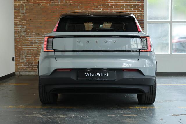 Volvo EX30 Single Motor Extended Range Plus 69 kWh | 98% SOH | Harman Kardon Premium Audio | Keyless Entry | 19" Lichtmetalen Velgen| Zwart Dak | Google Infotainment | Achteruitrijcamera | Parkeersensoren voor + achter |
