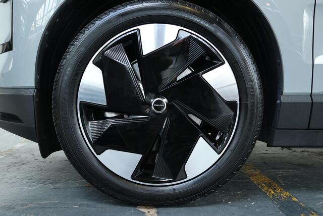 Volvo EX30 Single Motor Extended Range Plus 69 kWh | 98% SOH | Harman Kardon Premium Audio | Keyless Entry | 19" Lichtmetalen Velgen| Zwart Dak | Google Infotainment | Achteruitrijcamera | Parkeersensoren voor + achter |