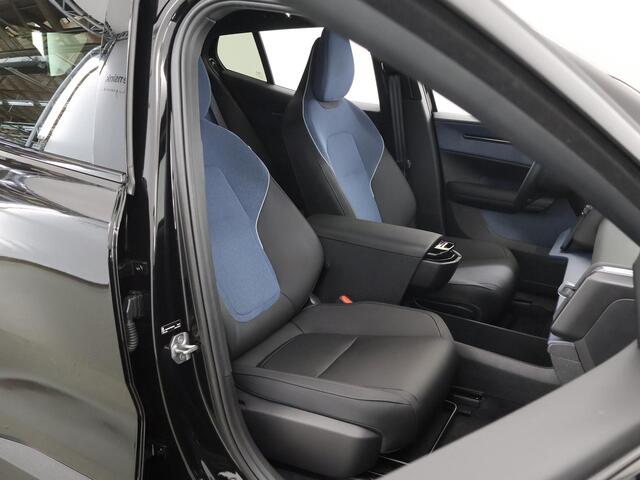 Volvo EX30 P5 Long Range Core 69 kWh | Camera | Apple CarPlay/Android Auto | Camera Voor | Adaptieve Cruise Control | DAB | Keyless Start | LED | Navigatie | Sportstuur | Warmtepomp |