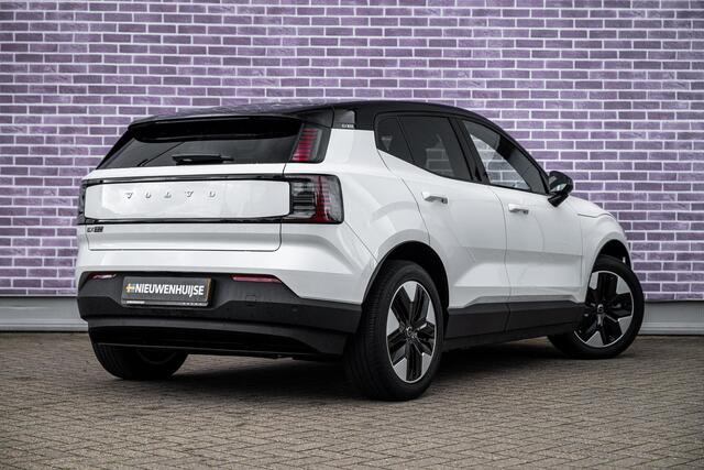 Volvo EX30 Single Motor 51 kWh Plus | Trekhaak | Elektrisch Verstelbare Voorstoelen | Harman Kardon Audio | Stoelverwarming | Achteruitrijcamera | Google Maps Navigatie | Apple Carplay | Android Auto | Elektrische Achterklep