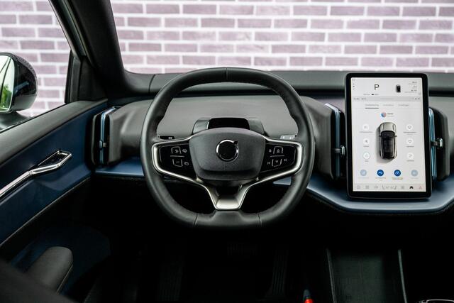 Volvo EX30 Single Motor 51 kWh Plus | Trekhaak | Elektrisch Verstelbare Voorstoelen | Harman Kardon Audio | Stoelverwarming | Achteruitrijcamera | Google Maps Navigatie | Apple Carplay | Android Auto | Elektrische Achterklep