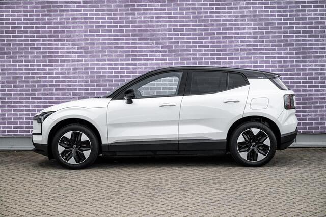 Volvo EX30 Single Motor 51 kWh Plus | Trekhaak | Elektrisch Verstelbare Voorstoelen | Harman Kardon Audio | Stoelverwarming | Achteruitrijcamera | Google Maps Navigatie | Apple Carplay | Android Auto | Elektrische Achterklep