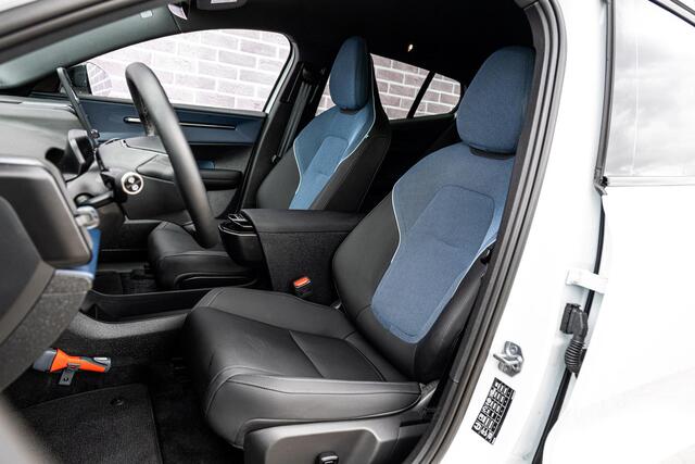 Volvo EX30 Single Motor 51 kWh Plus | Trekhaak | Elektrisch Verstelbare Voorstoelen | Harman Kardon Audio | Stoelverwarming | Achteruitrijcamera | Google Maps Navigatie | Apple Carplay | Android Auto | Elektrische Achterklep