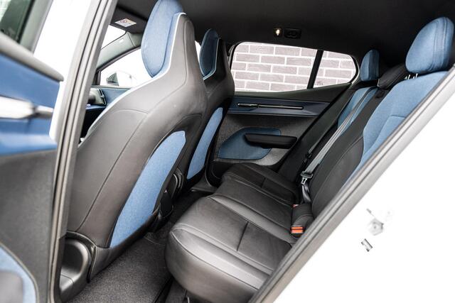 Volvo EX30 Single Motor 51 kWh Plus | Trekhaak | Elektrisch Verstelbare Voorstoelen | Harman Kardon Audio | Stoelverwarming | Achteruitrijcamera | Google Maps Navigatie | Apple Carplay | Android Auto | Elektrische Achterklep