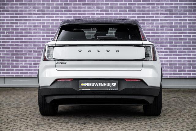 Volvo EX30 Single Motor 51 kWh Plus | Trekhaak | Elektrisch Verstelbare Voorstoelen | Harman Kardon Audio | Stoelverwarming | Achteruitrijcamera | Google Maps Navigatie | Apple Carplay | Android Auto | Elektrische Achterklep