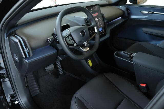 Volvo EX30 P3 Plus Europa 51 kWh | Elektrische bedienbare voorstoelen | Stoelverwarming | Stuurwielverwarming | Harman Kardon Premium Audio | Adaptive Cruise Control | BLIS | Parkeercamera | Google Infotainment | Parkeersensoren voor en achter