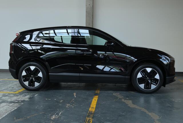 Volvo EX30 P3 Plus Europa 51 kWh | Elektrische bedienbare voorstoelen | Stoelverwarming | Stuurwielverwarming | Harman Kardon Premium Audio | Adaptive Cruise Control | BLIS | Parkeercamera | Google Infotainment | Parkeersensoren voor en achter