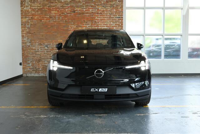 Volvo EX30 P3 Plus Europa 51 kWh | Elektrische bedienbare voorstoelen | Stoelverwarming | Stuurwielverwarming | Harman Kardon Premium Audio | Adaptive Cruise Control | BLIS | Parkeercamera | Google Infotainment | Parkeersensoren voor en achter