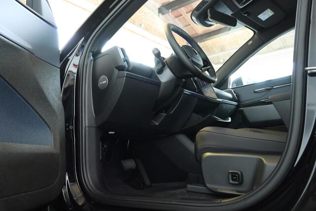 Volvo EX30 P3 Plus Europa 51 kWh | Elektrische bedienbare voorstoelen | Stoelverwarming | Stuurwielverwarming | Harman Kardon Premium Audio | Adaptive Cruise Control | BLIS | Parkeercamera | Google Infotainment | Parkeersensoren voor en achter