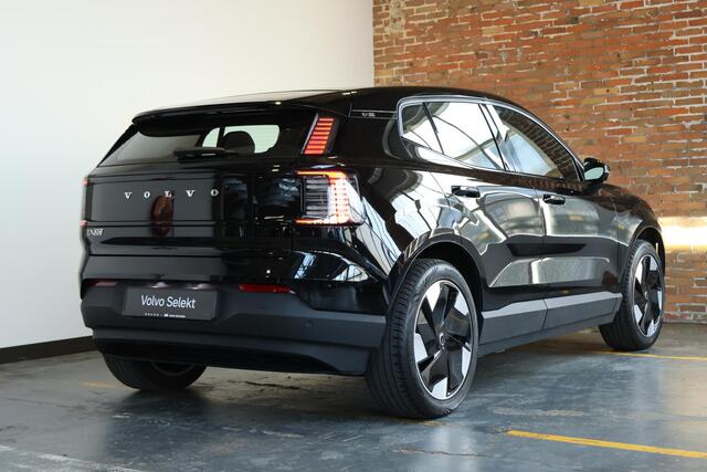 Volvo EX30 Single Motor Extended Range Plus 69 kWh | Elektrisch verstelbare en verwarmbare voorstoelen | Adaptieve cruise control | Keyless | Warmtepomp | Verwarmbaar stuurwiel | Google Infotainment | Parkeercamera | Parkeersensoren voor + achter