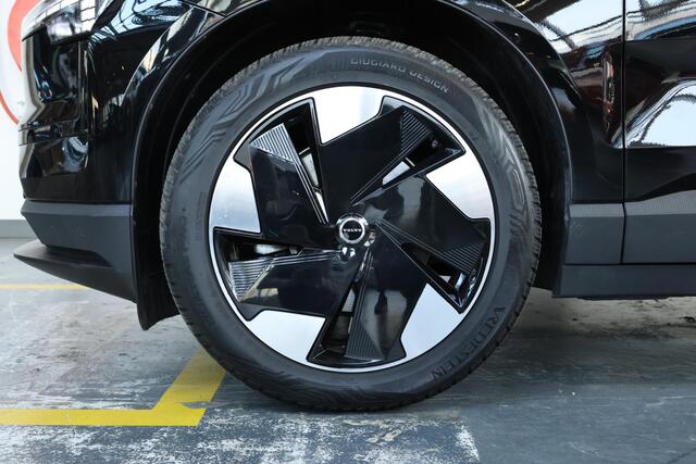 Volvo EX30 Single Motor Extended Range Plus 69 kWh | Elektrisch verstelbare en verwarmbare voorstoelen | Adaptieve cruise control | Keyless | Warmtepomp | Verwarmbaar stuurwiel | Google Infotainment | Parkeercamera | Parkeersensoren voor + achter