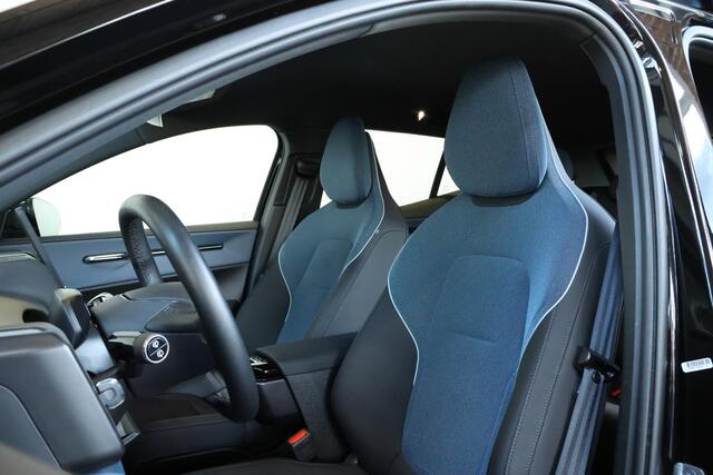 Volvo EX30 Single Motor Extended Range Plus 69 kWh | Elektrisch verstelbare en verwarmbare voorstoelen | Adaptieve cruise control | Keyless | Warmtepomp | Verwarmbaar stuurwiel | Google Infotainment | Parkeercamera | Parkeersensoren voor + achter