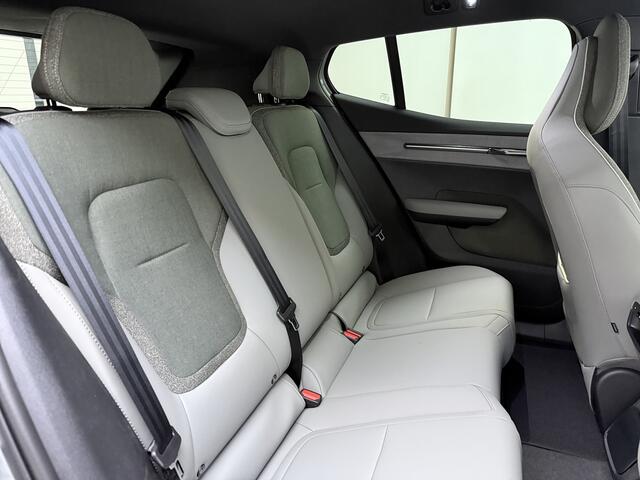 Volvo EX30 Cross Country P5 Long Range Plus Europa 69 kWh / Direct leverbaar / Elektrische stoelen / Getint glas / Stoel&stuurverwarming.
