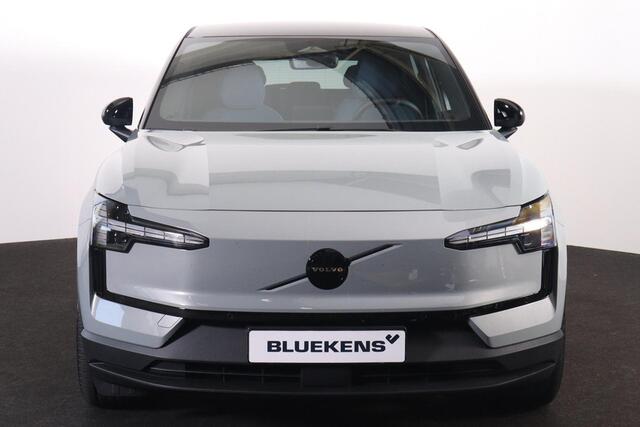 Volvo EX30 P5 Long Range Plus Europa - Black Edition - Adaptive Cruise Control - Harman/Kardon audio - Parkeercamera achter - Elektrisch bedienbare voorstoelen - Verwarmde voorstoelen & stuur - Parkeersensoren voor & achter - Draadloze tel. lader - 20' LMV