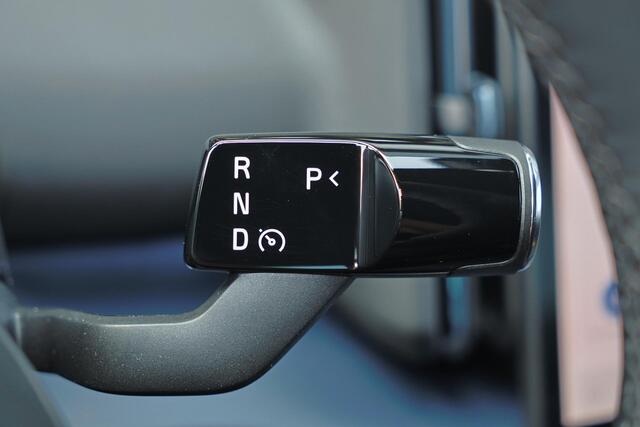 Volvo EX30 P5 Long Range Plus Europa - Black Edition - Adaptive Cruise Control - Harman/Kardon audio - Parkeercamera achter - Elektrisch bedienbare voorstoelen - Verwarmde voorstoelen & stuur - Parkeersensoren voor & achter - Draadloze tel. lader - 20' LMV