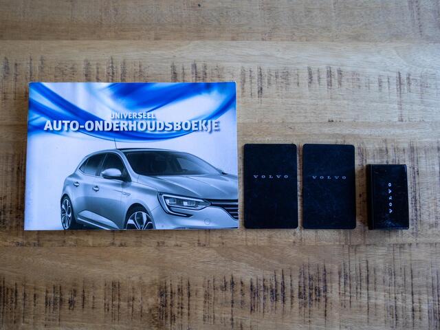 Volvo EX30 Single Motor Extended Range Plus 69 kWh Stoel/ Stuurverwarming 19"