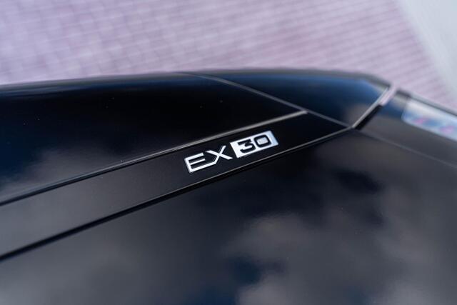 Volvo EX30 P3 Plus Europa 51 kWh | Stoel-/Stuurverwarming | Sfeerverlichting | Draadloos Opladen Telefoon | Camera | Elektisch bedienbare stoelen | Park Assist | DAB | LED Koplampen |