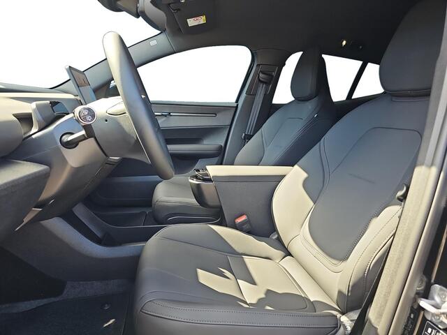 Volvo EX30 P5 Long Range Plus Black Edition Europa 69 kWh | Stuur- Stoelverwarming | Keyless Entry | Adaptive Cruise Control | Elektr. verstelbare voorstoelen |