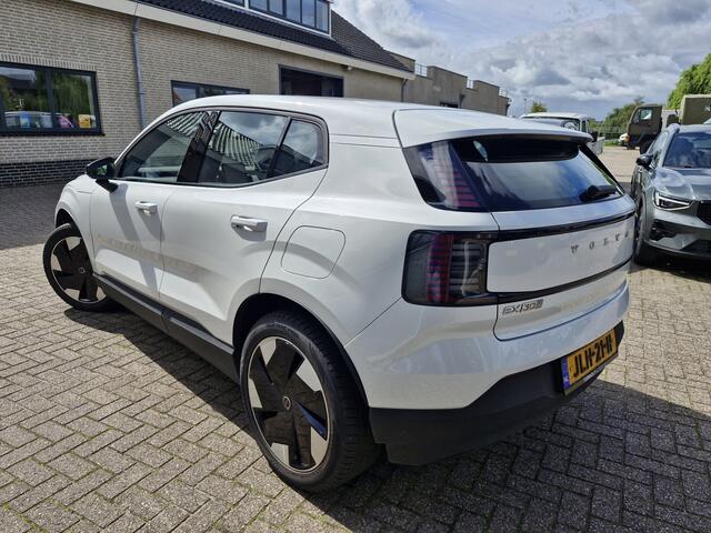 Volvo EX30 Single Motor Extended Range Plus 69 kWh | Warmte pomp | Stoelen en stuur verwarmd | camera achter | Electrische achterklep | Harman en Kardon | Elektrische stoelen