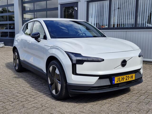 Volvo EX30 Single Motor Extended Range Plus 69 kWh | Warmte pomp | Stoelen en stuur verwarmd | camera achter | Electrische achterklep | Harman en Kardon | Elektrische stoelen