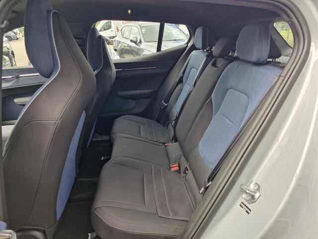 Volvo EX30 Single Motor Extended Range Plus 69 kWh | Warmte pomp | Stoelen en stuur verwarmd | camera achter | Electrische achterklep | Harman en Kardon | Elektrische stoelen