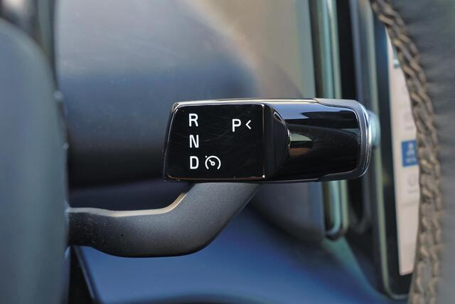 Volvo EX30 Performance Ultra 69 kWh - 360º Camera - Harman/Kardon audio - Verwarmde voorstoelen & stuur - Parkeersensoren voor & achter - Extra getint glas - 20' LMV