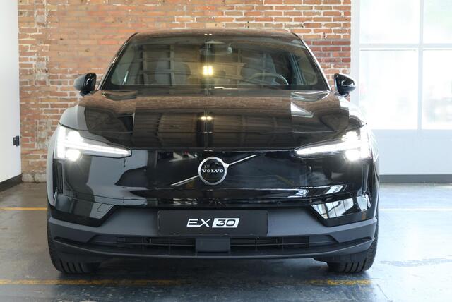 Volvo EX30 P5 Long Range Plus Europa 69 kWh | Elektrisch Verstelbare Voorstoelen | Stoel/Stuurverwarming | Phone As Key | Harman Kardon Premium Audio | Extra Getint Glas | Google Infotainment | Achteruitrijcamera |