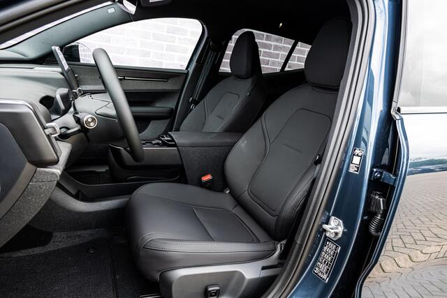 Volvo EX30 P5 Long Range Plus Black Edition Europa 69 kWh | Black Interieur | 20" | Elektrische voorstoelen | Stoel & Stuurverwarming | Harman/Kardon |