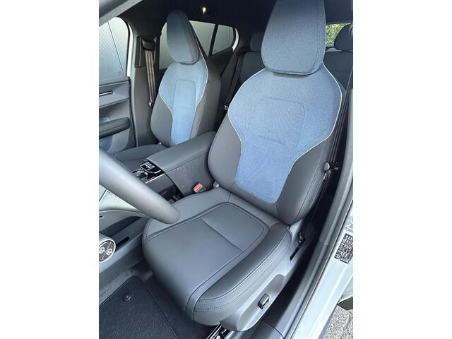 Volvo EX30 Cross Country P5 Long Range Plus Europa 69 kWh Elektrische stoelverstelling / Harman Kardon Audio / Elektr.bed. achterklep / parkeercamera achter