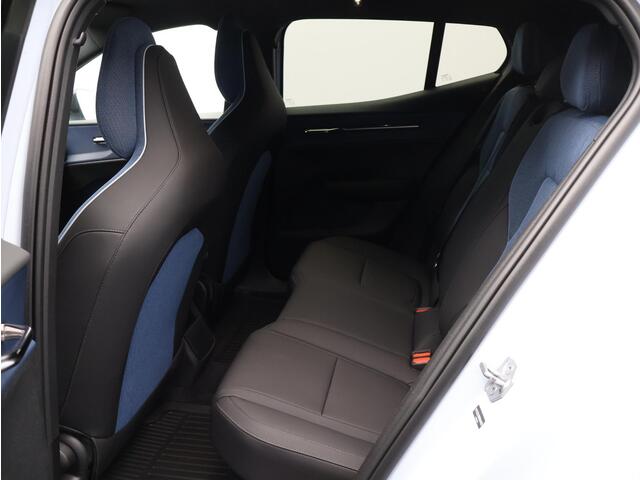 Volvo EX30 Single Motor Extended Range Plus 69 kWh / Stoel+Stuurverwarming / Getint Glas / Harman Kardon / Adaptive Cruise / BLIS / Keyless /
